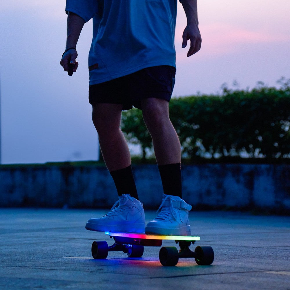 ISINWHEEL V6 Pro Electric Skateboard with Pedal Lights & Remote Control 500W Motor 24.5V 4.5Ah Battery